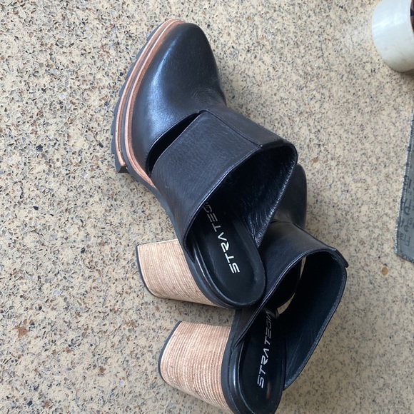 Black Leather Strategic platform leather high heel - Picture 3 of 3